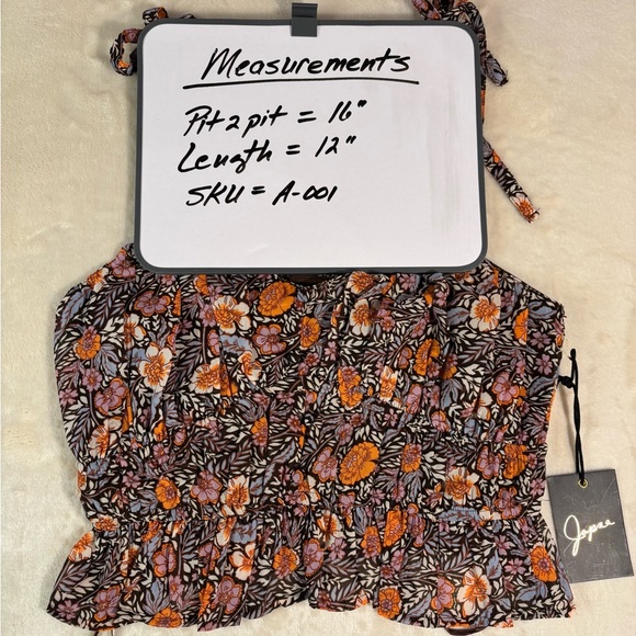 Women’s Floral Smocked Crop Top - Picture 3 of 4